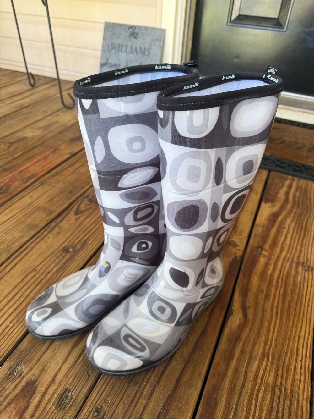 Kamik Women's Gray & White Geometric Rain Boots